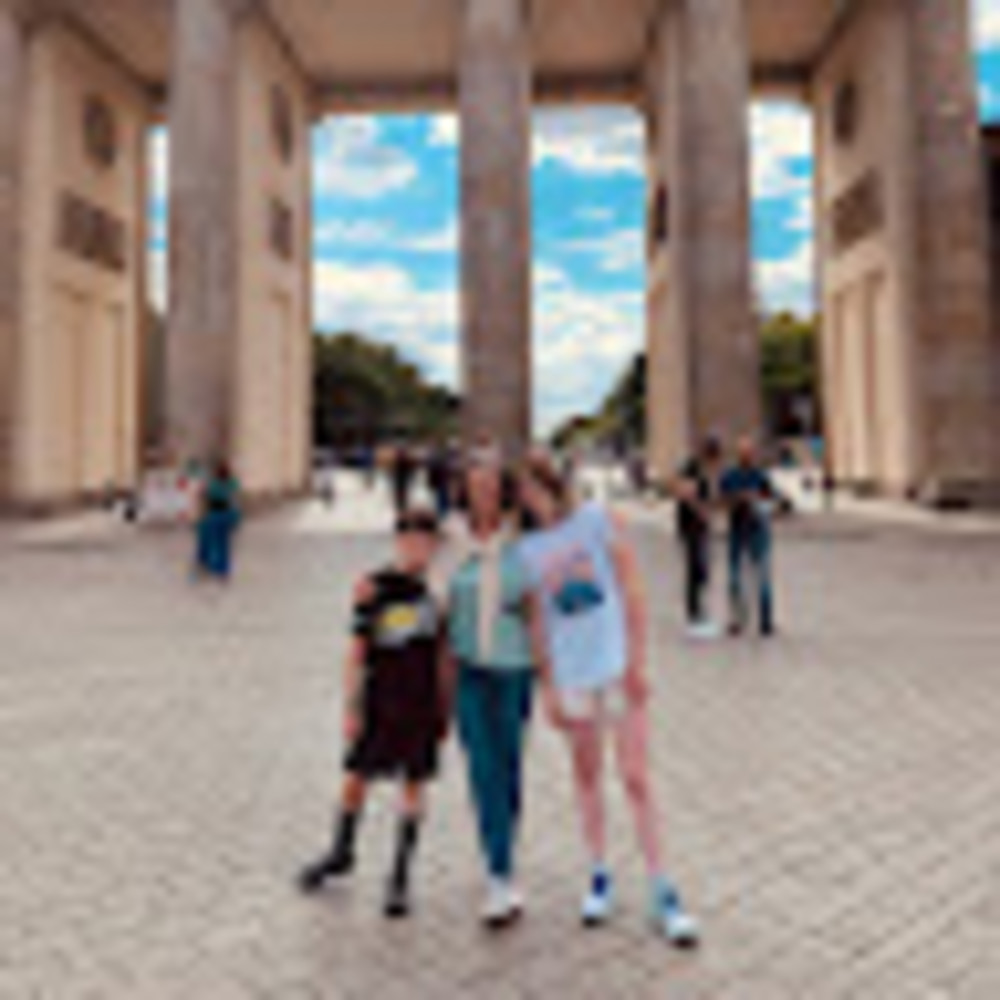 Meet your Posher, Nicole & kris